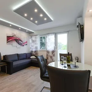 https://reza-luxury-apartment.hotelinzadar.com